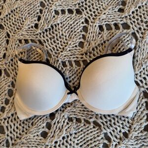 Maidenform | Cream Bra with Black Trim - Lightly Padded T-Shirt Style | 34C